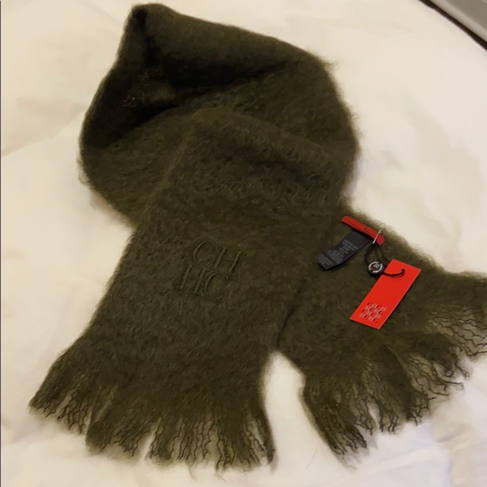 CAROLINA HERRERA SCARF